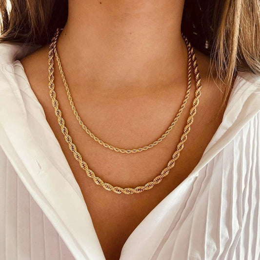 The Noura Necklace — Sleek. Minimal. Unbothered.